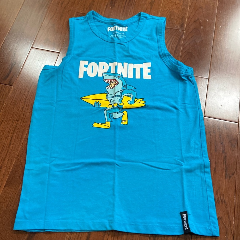 BNWOT (5 for $25) Fortnite t-shirt